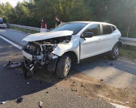 Белый Ниссан Кашкай, объемом двигателя 2 л и пробегом 47 тыс. км за 9000 $, фото 3 на Automoto.ua