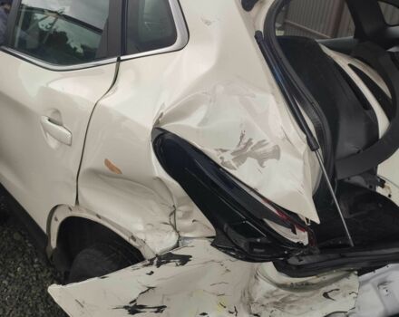 Белый Ниссан Кашкай, объемом двигателя 2 л и пробегом 47 тыс. км за 9000 $, фото 15 на Automoto.ua