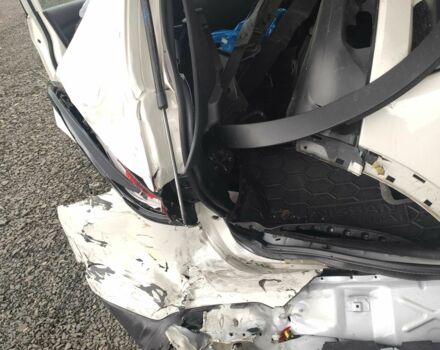 Белый Ниссан Кашкай, объемом двигателя 2 л и пробегом 47 тыс. км за 9000 $, фото 13 на Automoto.ua