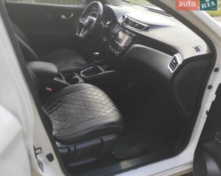 Белый Ниссан Кашкай, объемом двигателя 1.6 л и пробегом 169 тыс. км за 19900 $, фото 9 на Automoto.ua