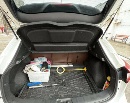 Белый Ниссан Кашкай, объемом двигателя 1.6 л и пробегом 102 тыс. км за 19600 $, фото 1 на Automoto.ua