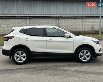 Белый Ниссан Кашкай, объемом двигателя 1.6 л и пробегом 47 тыс. км за 19999 $, фото 2 на Automoto.ua