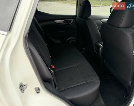 Білий Ніссан Кашкай, об'ємом двигуна 1.2 л та пробігом 40 тис. км за 16500 $, фото 17 на Automoto.ua