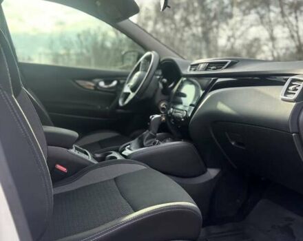 Білий Ніссан Кашкай, об'ємом двигуна 1.2 л та пробігом 56 тис. км за 19000 $, фото 5 на Automoto.ua