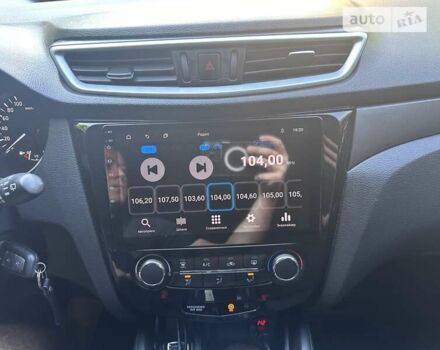 Белый Ниссан Кашкай, объемом двигателя 1.6 л и пробегом 139 тыс. км за 20000 $, фото 15 на Automoto.ua