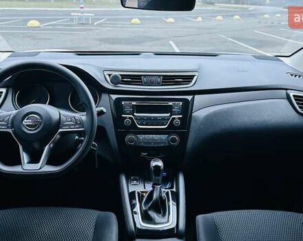 Белый Ниссан Кашкай, объемом двигателя 1.2 л и пробегом 100 тыс. км за 17300 $, фото 5 на Automoto.ua