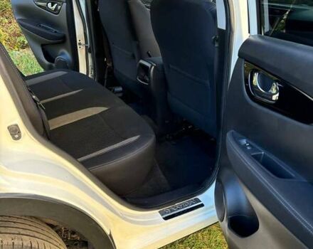 Белый Ниссан Кашкай, объемом двигателя 1.2 л и пробегом 123 тыс. км за 16400 $, фото 6 на Automoto.ua