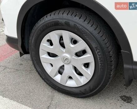 Білий Ніссан Кашкай, об'ємом двигуна 1.2 л та пробігом 40 тис. км за 16500 $, фото 9 на Automoto.ua