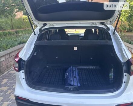 Белый Ниссан Кашкай, объемом двигателя 1.6 л и пробегом 139 тыс. км за 20000 $, фото 8 на Automoto.ua