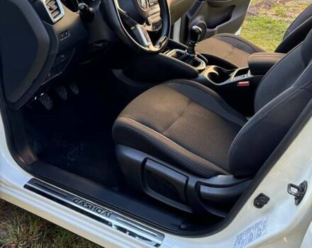 Белый Ниссан Кашкай, объемом двигателя 1.2 л и пробегом 123 тыс. км за 16400 $, фото 7 на Automoto.ua