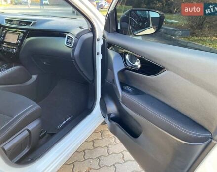 Белый Ниссан Кашкай, объемом двигателя 1.6 л и пробегом 7 тыс. км за 24650 $, фото 24 на Automoto.ua