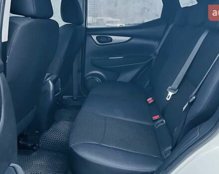 Белый Ниссан Кашкай, объемом двигателя 1.2 л и пробегом 100 тыс. км за 17300 $, фото 6 на Automoto.ua