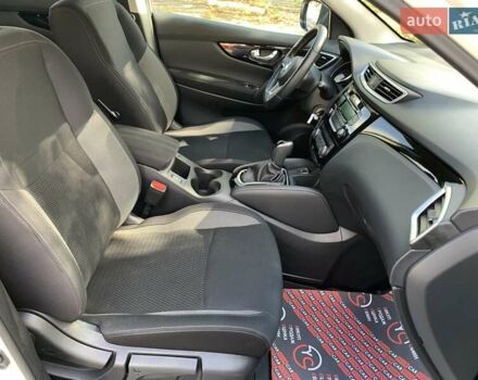 Белый Ниссан Кашкай, объемом двигателя 1.2 л и пробегом 67 тыс. км за 17900 $, фото 31 на Automoto.ua