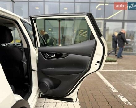 Белый Ниссан Кашкай, объемом двигателя 1.33 л и пробегом 61 тыс. км за 19957 $, фото 18 на Automoto.ua