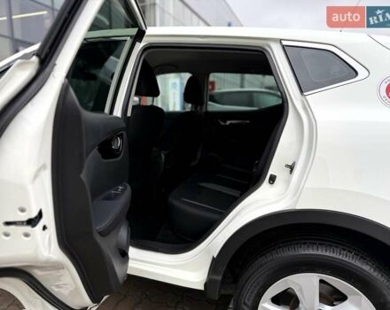 Белый Ниссан Кашкай, объемом двигателя 1.33 л и пробегом 61 тыс. км за 19957 $, фото 13 на Automoto.ua