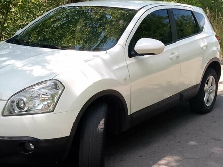 Белый Ниссан Кашкай, объемом двигателя 1.6 л и пробегом 187 тыс. км за 7600 $, фото 1 на Automoto.ua