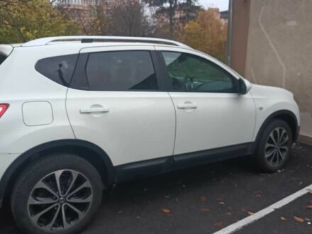 Белый Ниссан Кашкай, объемом двигателя 1.5 л и пробегом 220 тыс. км за 10500 $, фото 1 на Automoto.ua