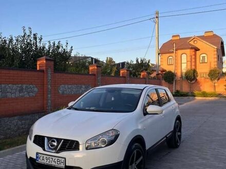 Белый Ниссан Кашкай, объемом двигателя 2 л и пробегом 214 тыс. км за 11500 $, фото 1 на Automoto.ua