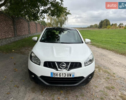 Белый Ниссан Кашкай, объемом двигателя 1.5 л и пробегом 180 тыс. км за 10800 $, фото 1 на Automoto.ua