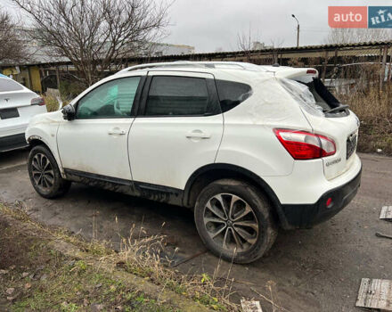 Белый Ниссан Кашкай, объемом двигателя 1.6 л и пробегом 80 тыс. км за 2600 $, фото 1 на Automoto.ua