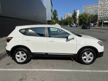 Белый Ниссан Кашкай, объемом двигателя 1.6 л и пробегом 145 тыс. км за 8700 $, фото 1 на Automoto.ua