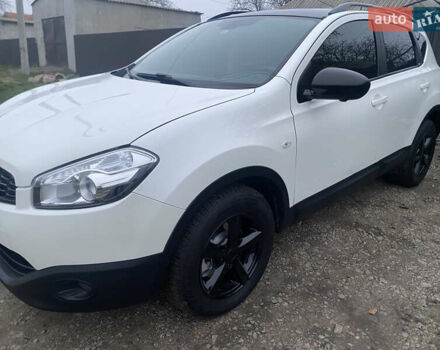 Белый Ниссан Кашкай, объемом двигателя 2 л и пробегом 220 тыс. км за 11000 $, фото 1 на Automoto.ua