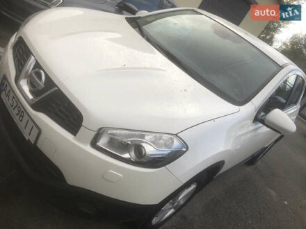 Белый Ниссан Кашкай, объемом двигателя 2 л и пробегом 117 тыс. км за 10800 $, фото 1 на Automoto.ua