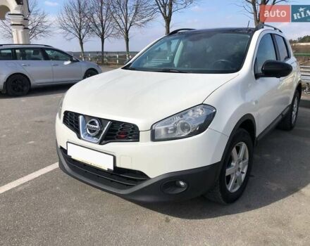 Белый Ниссан Кашкай, объемом двигателя 2 л и пробегом 265 тыс. км за 13500 $, фото 1 на Automoto.ua