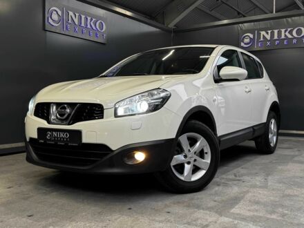 Белый Ниссан Кашкай, объемом двигателя 1.6 л и пробегом 141 тыс. км за 10000 $, фото 1 на Automoto.ua