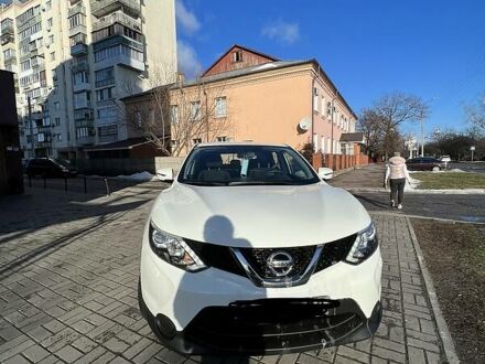 Ниссан Кашкай 2015 в Черкассах на Automoto.ua Белый Ниссан Кашкай, объемом двигателя 1.2 л и пробегом 74 тыс. км за 14600 $, фото 1 на Automoto.ua