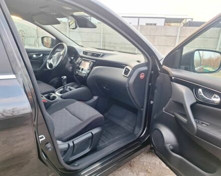 Черный Ниссан Кашкай, объемом двигателя 1.5 л и пробегом 210 тыс. км за 14950 $, фото 5 на Automoto.ua