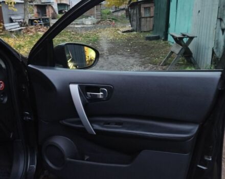 Черный Ниссан Кашкай, объемом двигателя 1.5 л и пробегом 200 тыс. км за 9000 $, фото 6 на Automoto.ua