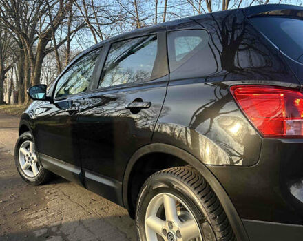 Черный Ниссан Кашкай, объемом двигателя 1.6 л и пробегом 196 тыс. км за 8599 $, фото 2 на Automoto.ua