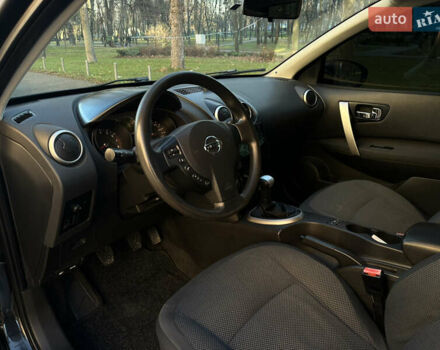 Черный Ниссан Кашкай, объемом двигателя 1.6 л и пробегом 142 тыс. км за 8900 $, фото 11 на Automoto.ua