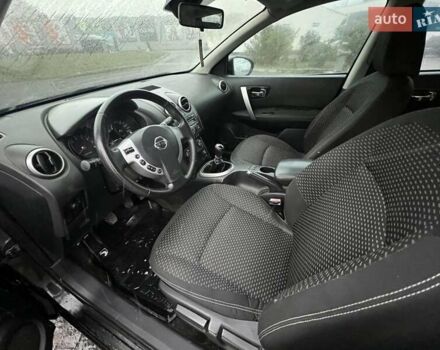 Черный Ниссан Кашкай, объемом двигателя 2 л и пробегом 222 тыс. км за 6650 $, фото 6 на Automoto.ua