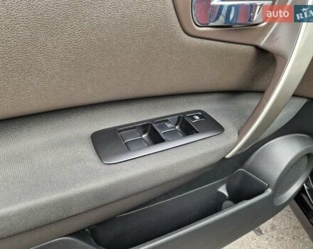 Черный Ниссан Кашкай, объемом двигателя 2 л и пробегом 65 тыс. км за 10400 $, фото 63 на Automoto.ua