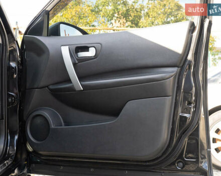 Черный Ниссан Кашкай, объемом двигателя 2 л и пробегом 175 тыс. км за 8400 $, фото 23 на Automoto.ua