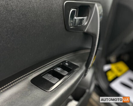 Черный Ниссан Кашкай, объемом двигателя 1.6 л и пробегом 284 тыс. км за 10300 $, фото 6 на Automoto.ua