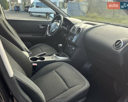 Черный Ниссан Кашкай, объемом двигателя 1.6 л и пробегом 208 тыс. км за 8500 $, фото 13 на Automoto.ua