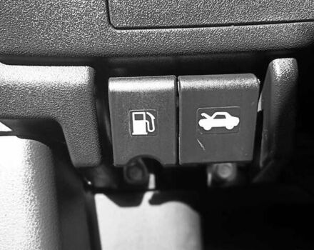 Черный Ниссан Кашкай, объемом двигателя 2 л и пробегом 214 тыс. км за 9400 $, фото 18 на Automoto.ua