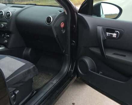 Черный Ниссан Кашкай, объемом двигателя 1.6 л и пробегом 215 тыс. км за 8599 $, фото 7 на Automoto.ua