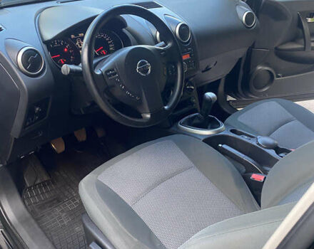 Чорний Ніссан Кашкай, об'ємом двигуна 1.6 л та пробігом 200 тис. км за 9999 $, фото 41 на Automoto.ua