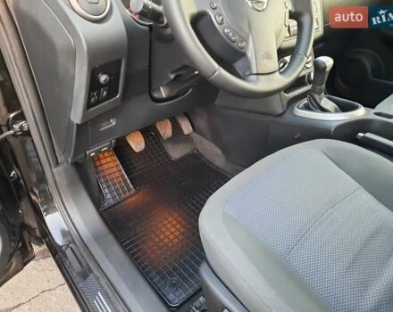 Черный Ниссан Кашкай, объемом двигателя 1.6 л и пробегом 211 тыс. км за 10800 $, фото 6 на Automoto.ua