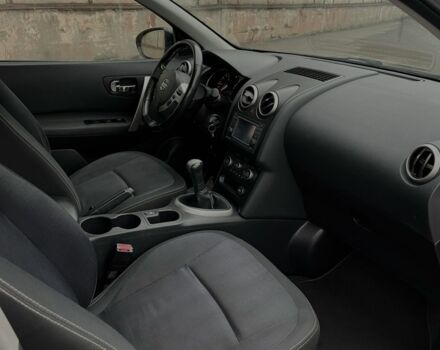 Черный Ниссан Кашкай, объемом двигателя 1.6 л и пробегом 170 тыс. км за 10999 $, фото 13 на Automoto.ua