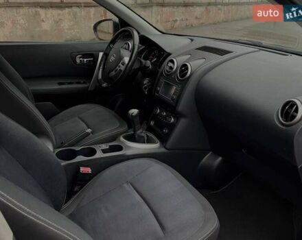 Черный Ниссан Кашкай, объемом двигателя 1.6 л и пробегом 170 тыс. км за 10699 $, фото 9 на Automoto.ua