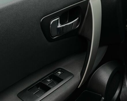 Черный Ниссан Кашкай, объемом двигателя 1.6 л и пробегом 170 тыс. км за 10999 $, фото 15 на Automoto.ua