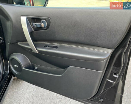 Черный Ниссан Кашкай, объемом двигателя 1.6 л и пробегом 231 тыс. км за 11700 $, фото 29 на Automoto.ua