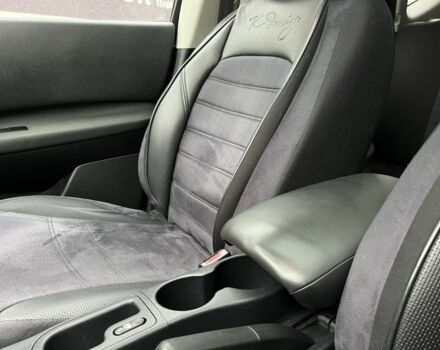 Черный Ниссан Кашкай, объемом двигателя 1.6 л и пробегом 230 тыс. км за 11000 $, фото 16 на Automoto.ua