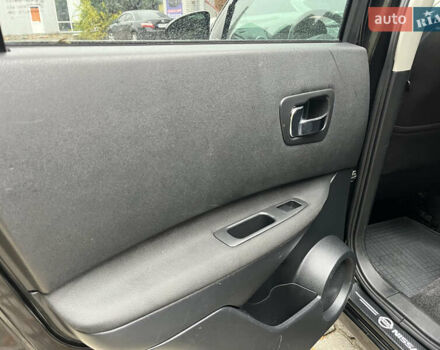 Черный Ниссан Кашкай, объемом двигателя 1.6 л и пробегом 230 тыс. км за 11000 $, фото 17 на Automoto.ua