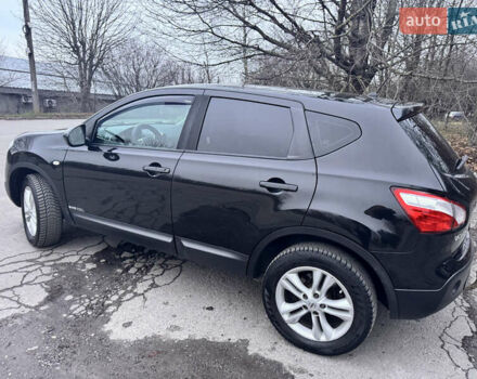 Черный Ниссан Кашкай, объемом двигателя 1.6 л и пробегом 300 тыс. км за 10300 $, фото 4 на Automoto.ua